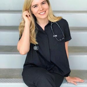 Figs Scrub Top 🖤 Black Pilar Top Large